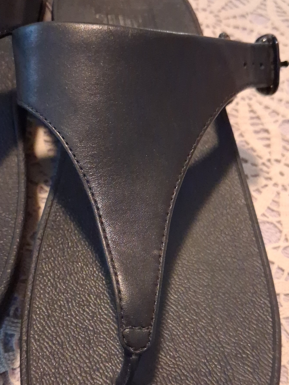 Fitflop Black Leather Thong Clog Sandals - Picture 11 of 12
